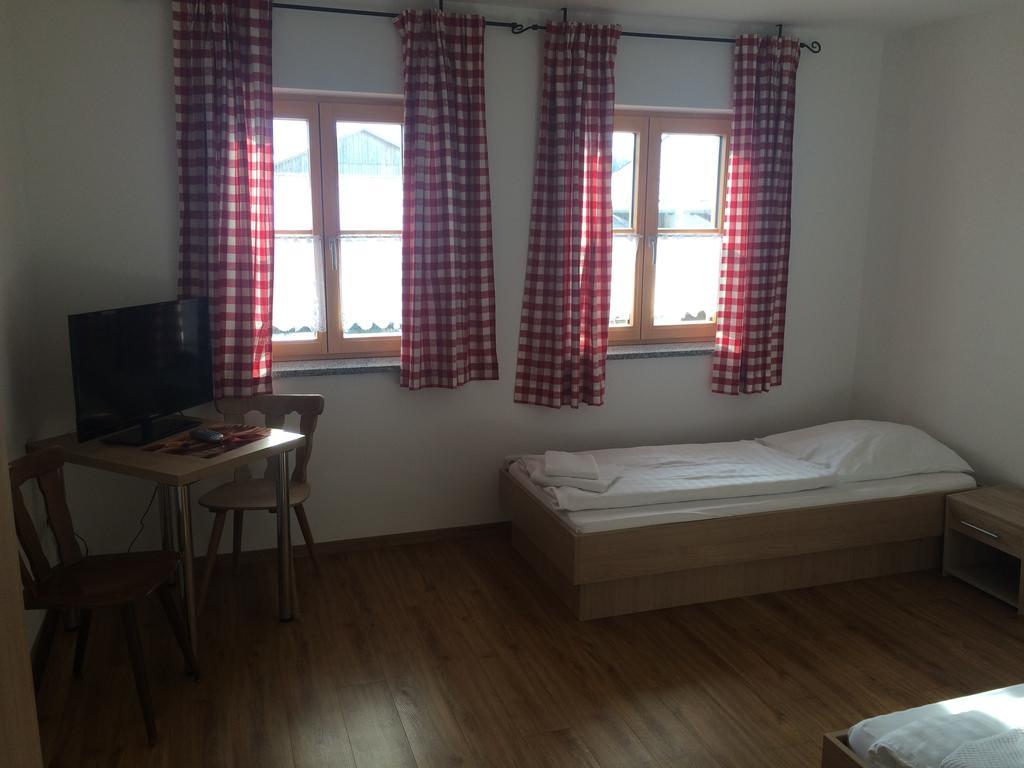 Stangl-Hof Hotell Forstinning Exteriör bild